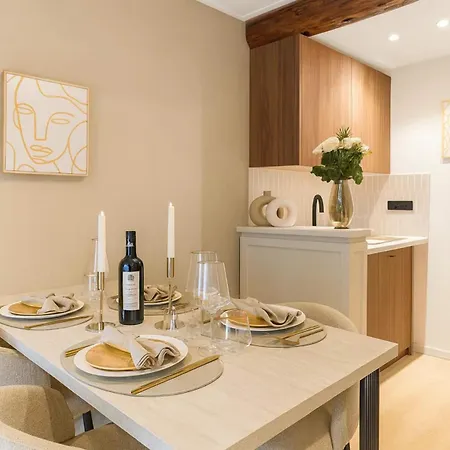 Ideal Family - * Parigi