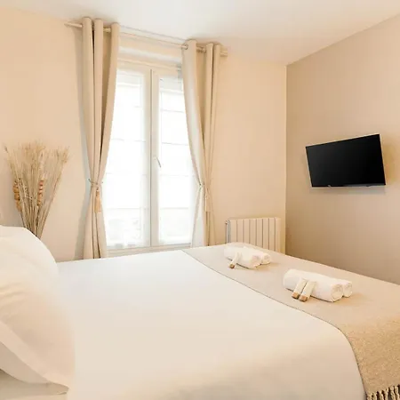 Ideal Family - Parigi