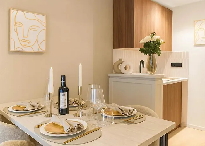 Ideal Family - * Paris