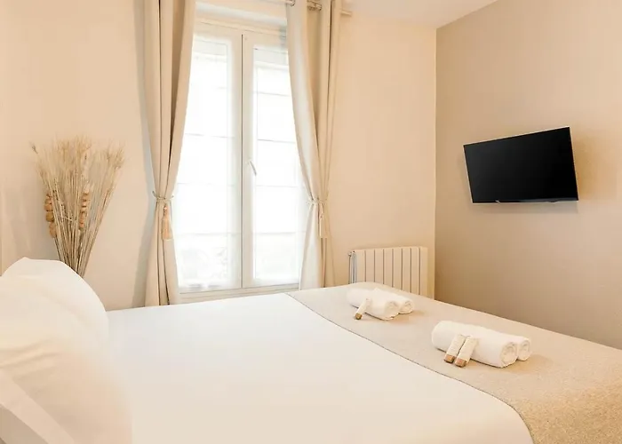 Ideal Family - Paris